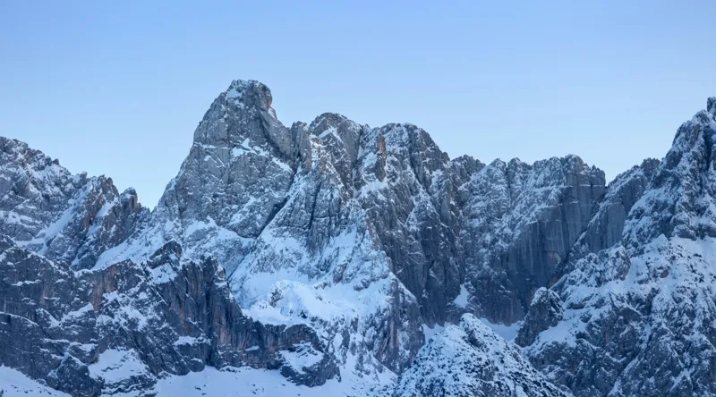 Tablou Canvas, "Piscurile înghețate ale dimineții alpine", Munți, Zăpadă, Stânci, Cer, Albastru, 90 x 50 cm – poza 2