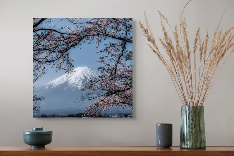Tablou Canvas, "Muntele Fuji primăvara înflorită", Mont, Cireși, Cer, Apa, Barcă, Scoarță, Zăpadă, Primăvară, Peisaj, Natură, 50 x 50 cm – poza 4