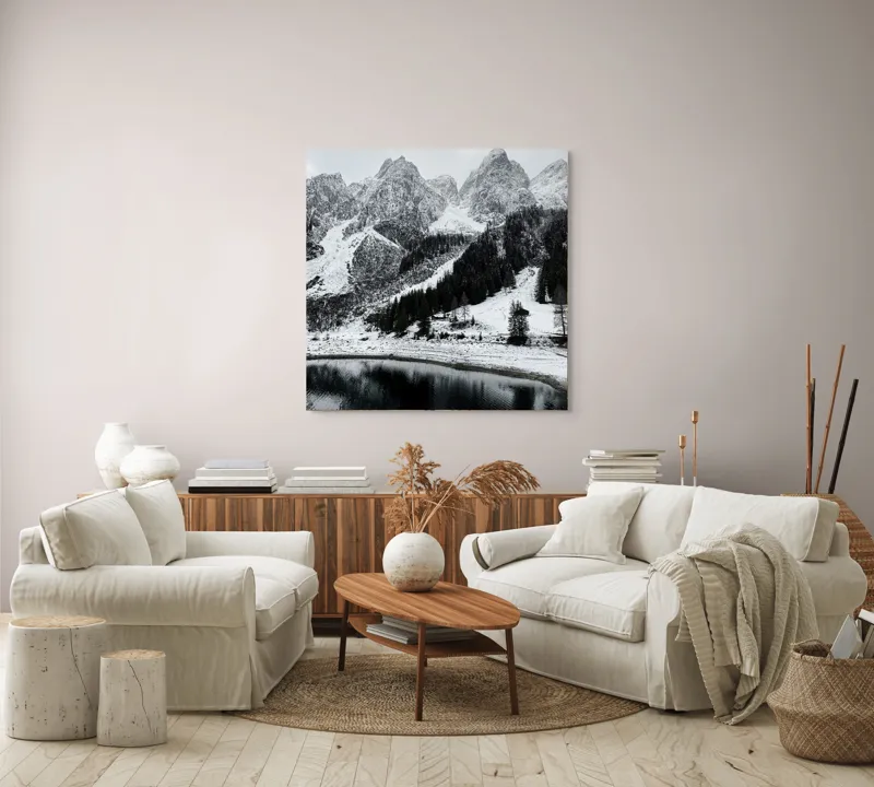 Tablou Canvas, "Peisaj de iarnă la munte", Munte, Zăpadă, Pădure, Lac, Cer, Refugiu, Calm, Natură, Linie, Contrast, 100 x 100 cm – poza 3