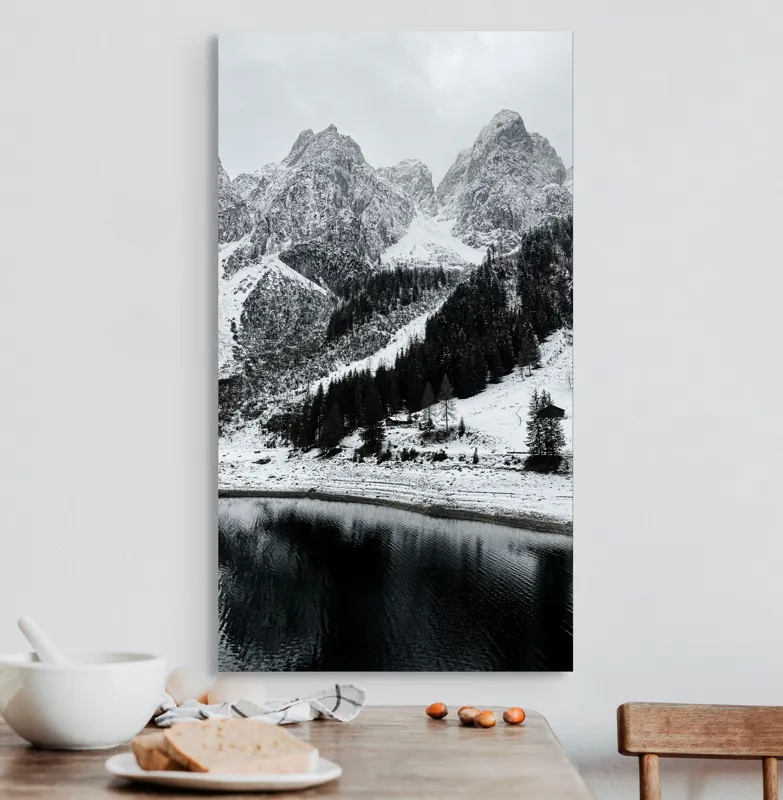Tablou Canvas, "Peisaj de iarnă la munte", Munte, Zăpadă, Pădure, Lac, Cer, Refugiu, Calm, Natură, Linie, Contrast, 50 x 90 cm – poza 3