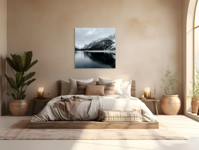 Tablou Canvas, "Reflexii tăcute în iarna montană", Munte, Lac, Reflecție, Cer, Zăpadă, Pădure, Calm, Peisaj, Natură, Frumusețe, 100 x 100 cm – poza 4