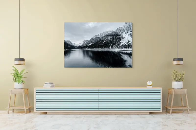 Tablou Canvas, "Reflexii tăcute în iarna montană", Munte, Lac, Reflecție, Cer, Zăpadă, Pădure, Calm, Peisaj, Natură, Frumusețe, 150 x 100 cm – poza 6