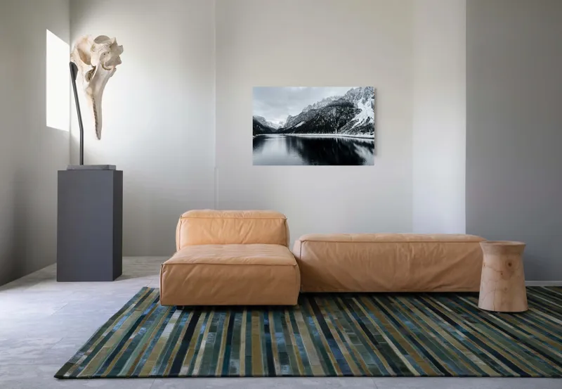 Tablou Canvas, "Reflexii tăcute în iarna montană", Munte, Lac, Reflecție, Cer, Zăpadă, Pădure, Calm, Peisaj, Natură, Frumusețe, 90 x 50 cm – poza 8