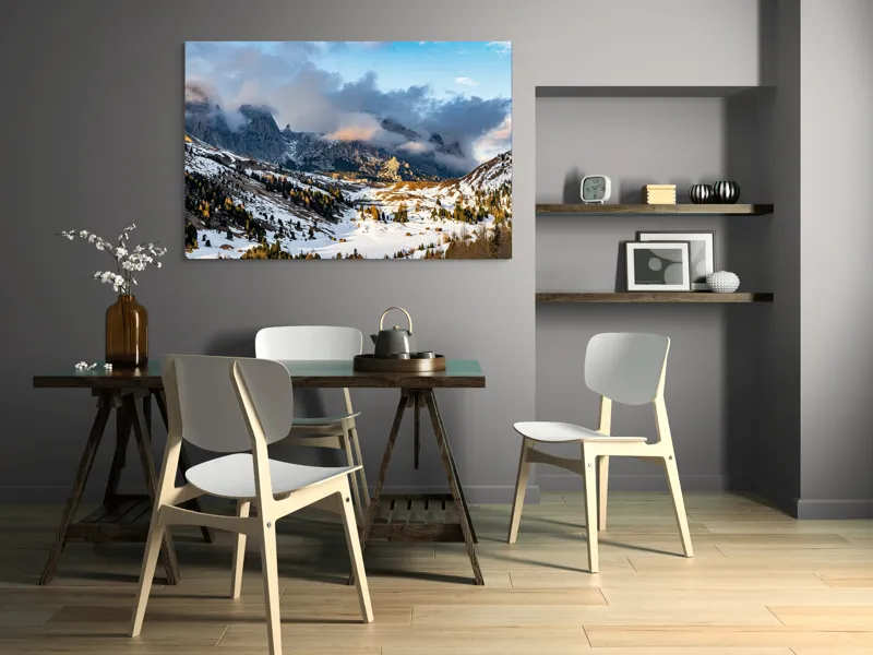 Tablou Canvas, "Norii ascund munții înzăpeziți", Munți, Ceață, Zăpadă, Cer, Peisaj, Pădure, Roci, Apus, 150 x 100 cm – poza 5