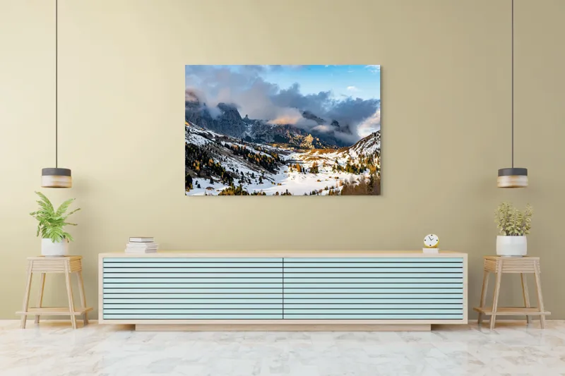 Tablou Canvas, "Norii ascund munții înzăpeziți", Munți, Ceață, Zăpadă, Cer, Peisaj, Pădure, Roci, Apus, 150 x 100 cm – poza 6