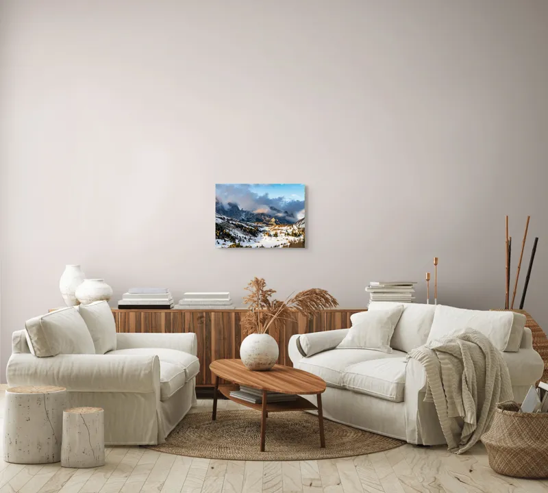 Tablou Canvas, "Norii ascund munții înzăpeziți", Munți, Ceață, Zăpadă, Cer, Peisaj, Pădure, Roci, Apus, 54 x 39 cm – poza 5