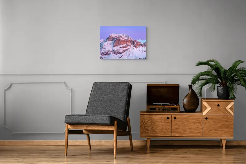 Tablou Canvas, "Răsfăț albastru pe crestele munților", Munte, Zăpadă, Apus, Cer, Roz, Stânci, Peisaj, Liniște, Frumusețe, Natură, 70 x 50 cm – poza 4