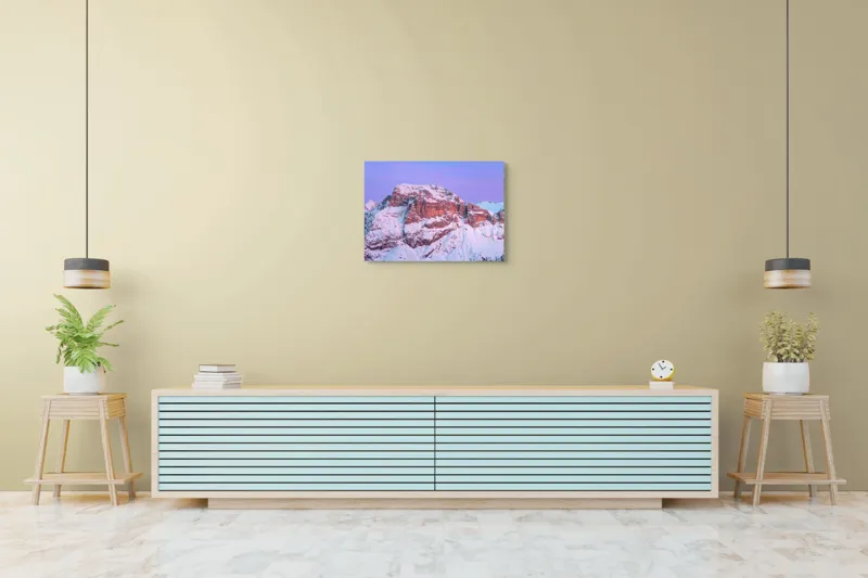 Tablou Canvas, "Răsfăț albastru pe crestele munților", Munte, Zăpadă, Apus, Cer, Roz, Stânci, Peisaj, Liniște, Frumusețe, Natură, 70 x 50 cm – poza 7