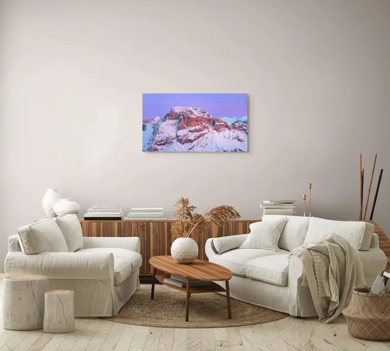 Tablou Canvas, "Răsfăț albastru pe crestele munților", Munte, Zăpadă, Apus, Cer, Roz, Stânci, Peisaj, Liniște, Frumusețe, Natură, 90 x 50 cm – poza 4