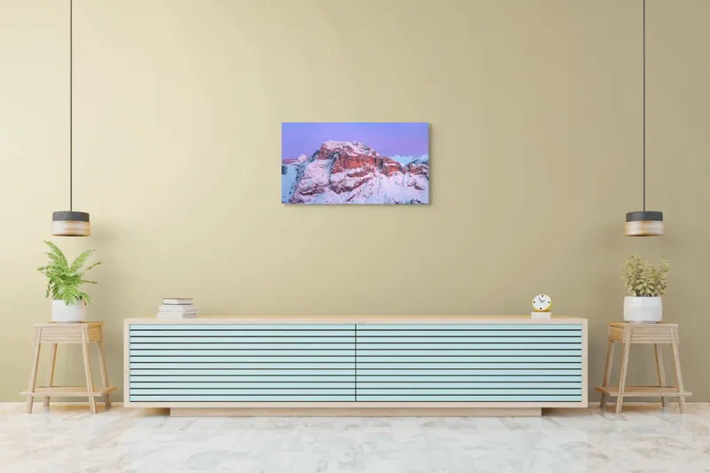Tablou Canvas, "Răsfăț albastru pe crestele munților", Munte, Zăpadă, Apus, Cer, Roz, Stânci, Peisaj, Liniște, Frumusețe, Natură, 90 x 50 cm – poza 5