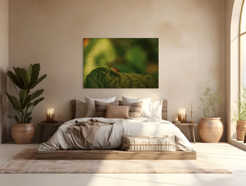 Tablou Canvas, "Insectă pe frunză verde și rugoasă", Insectă, Frunză, Verde, Textură, Natură, Lumină, Detaliu, Culoare, Contrast, Tranquilitate, 150 x 100 cm – poza 4