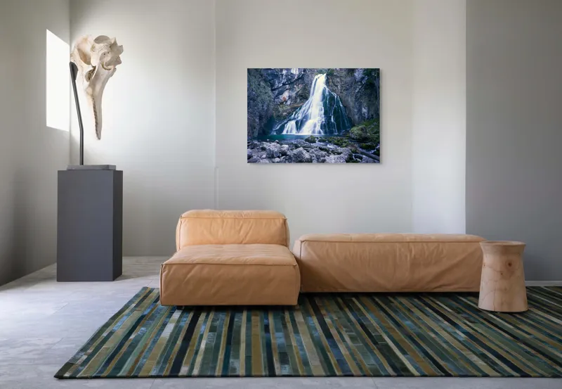 Tablou Canvas, "Cascadă încântătoare în inima muntelui", Cascadă, Roci, Apă, Vegetație, Natură, Munți, Licheni, Frumusețe, Răcoritor, Pădure., 100 x 70 cm – poza 7