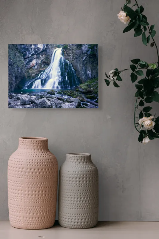 Tablou Canvas, "Cascadă încântătoare în inima muntelui", Cascadă, Roci, Apă, Vegetație, Natură, Munți, Licheni, Frumusețe, Răcoritor, Pădure., 54 x 39 cm – poza 8