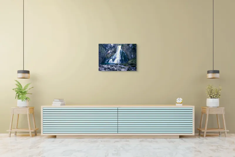 Tablou Canvas, "Cascadă încântătoare în inima muntelui", Cascadă, Roci, Apă, Vegetație, Natură, Munți, Licheni, Frumusețe, Răcoritor, Pădure., 70 x 50 cm – poza 7