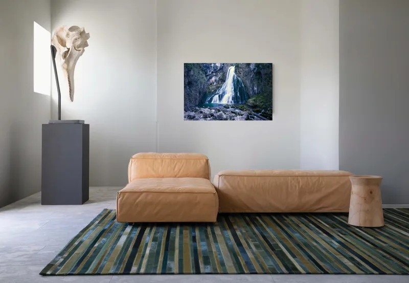 Tablou Canvas, "Cascadă încântătoare în inima muntelui", Cascadă, Roci, Apă, Vegetație, Natură, Munți, Licheni, Frumusețe, Răcoritor, Pădure., 90 x 50 cm – poza 8