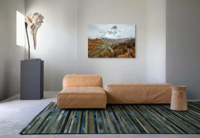 Tablou Canvas, "Culorile toamnei la poalele muntelui", Munte, Nor, Toamnă, Copaci, Peisaj, Drum, Sat, Cer, Vârf, Pădure, 100 x 70 cm – poza 7