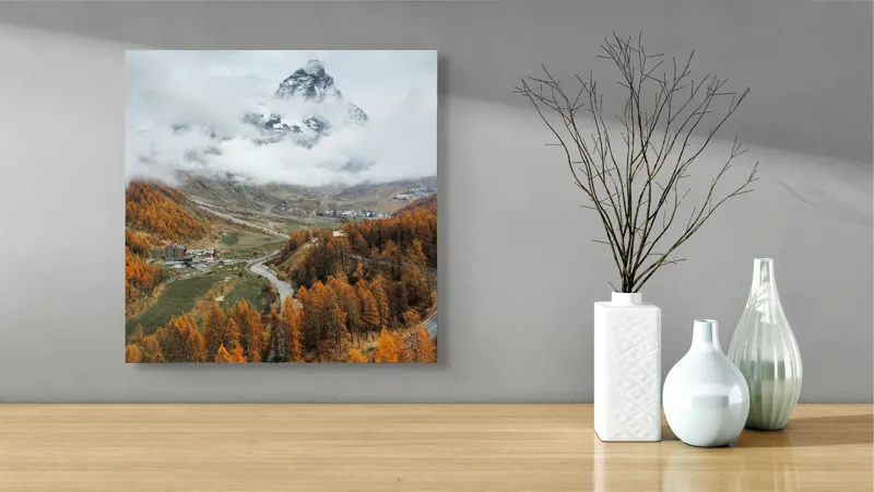 Tablou Canvas, "Culorile toamnei la poalele muntelui", Munte, Nor, Toamnă, Copaci, Peisaj, Drum, Sat, Cer, Vârf, Pădure, 50 x 50 cm – poza 3