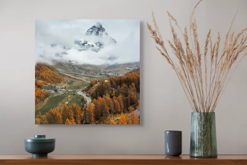 Tablou Canvas, "Culorile toamnei la poalele muntelui", Munte, Nor, Toamnă, Copaci, Peisaj, Drum, Sat, Cer, Vârf, Pădure, 50 x 50 cm – poza 4