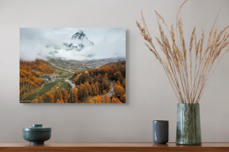 Tablou Canvas, "Culorile toamnei la poalele muntelui", Munte, Nor, Toamnă, Copaci, Peisaj, Drum, Sat, Cer, Vârf, Pădure, 54 x 39 cm – poza 4