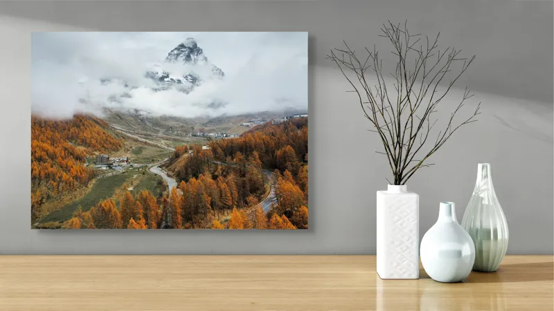 Tablou Canvas, "Culorile toamnei la poalele muntelui", Munte, Nor, Toamnă, Copaci, Peisaj, Drum, Sat, Cer, Vârf, Pădure, 70 x 50 cm – poza 3