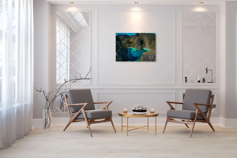 Tablou Canvas, "Lacul albastru printre stânci verzi", Cer, Stânci, Vegetație, Barci, Apă, Laguna, Peisaj, Exotic, Natură, Paradis., 100 x 70 cm – poza 5