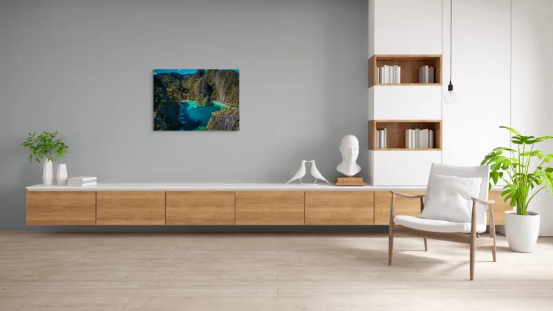 Tablou Canvas, "Lacul albastru printre stânci verzi", Cer, Stânci, Vegetație, Barci, Apă, Laguna, Peisaj, Exotic, Natură, Paradis., 100 x 70 cm – poza 6