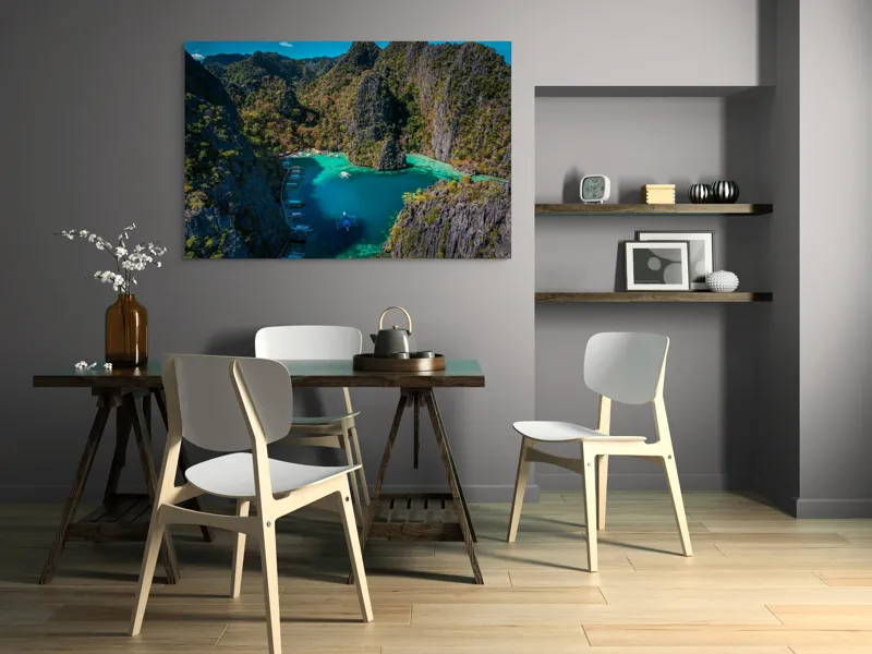 Tablou Canvas, "Lacul albastru printre stânci verzi", Cer, Stânci, Vegetație, Barci, Apă, Laguna, Peisaj, Exotic, Natură, Paradis., 150 x 100 cm – poza 5