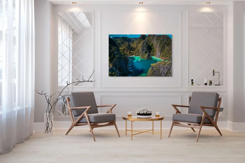 Tablou Canvas, "Lacul albastru printre stânci verzi", Cer, Stânci, Vegetație, Barci, Apă, Laguna, Peisaj, Exotic, Natură, Paradis., 150 x 100 cm – poza 7