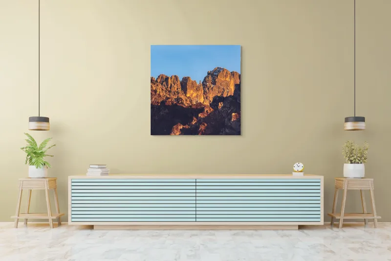 Tablou Canvas, "Crestele stâncoase în lumina apusului", Munți, Roci, Apus, Lumină, Umbre, Culori, Peisaj, Cer, Frumusețe, Natură, 100 x 100 cm – poza 5