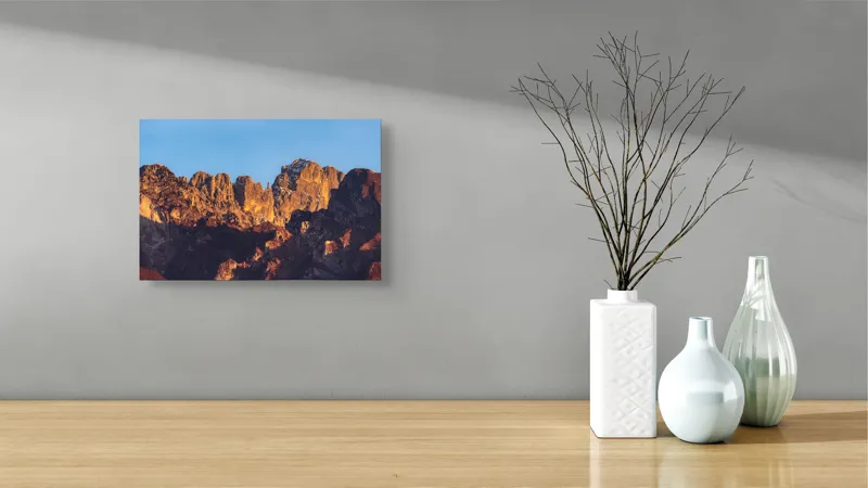 Tablou Canvas, "Crestele stâncoase în lumina apusului", Munți, Roci, Apus, Lumină, Umbre, Culori, Peisaj, Cer, Frumusețe, Natură, 39 x 26 cm – poza 8