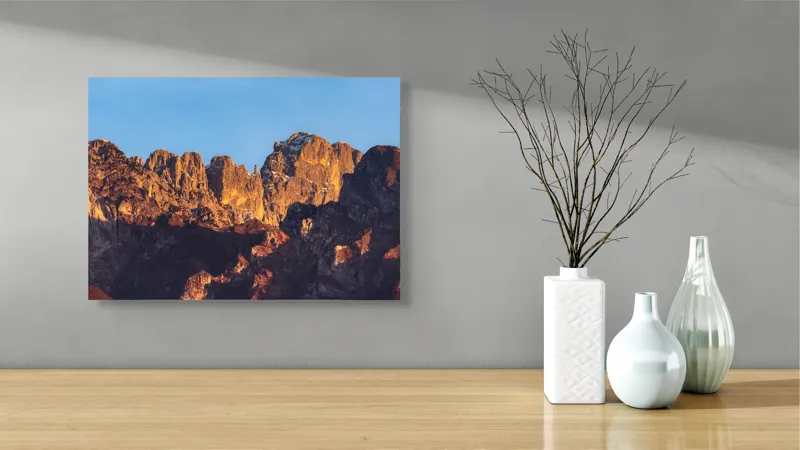 Tablou Canvas, "Crestele stâncoase în lumina apusului", Munți, Roci, Apus, Lumină, Umbre, Culori, Peisaj, Cer, Frumusețe, Natură, 54 x 39 cm – poza 3