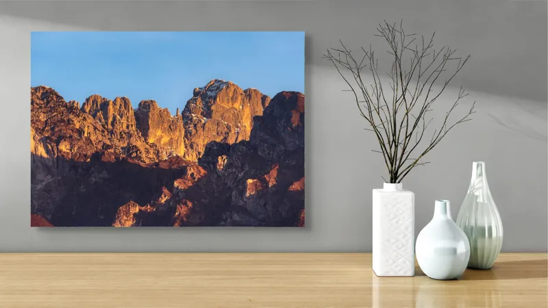 Tablou Canvas, "Crestele stâncoase în lumina apusului", Munți, Roci, Apus, Lumină, Umbre, Culori, Peisaj, Cer, Frumusețe, Natură, 70 x 50 cm – poza 3