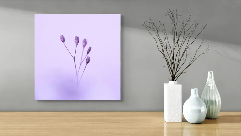 Tablou Canvas, "Dansul delicat al florilor mov", Plante, Subtil, Delicat, Pastel, Liniște, Minimalism, Fragilitate, Natură, 50 x 50 cm – poza 3