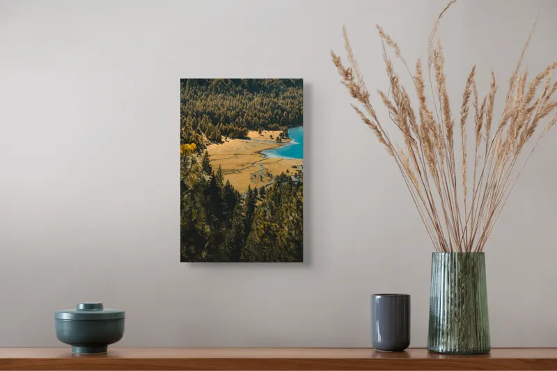 Tablou Canvas, "Pădurea tăcută lângă lac albastru", Pădure, Lac, Toamnă, Munți, Peisaj, Apă, Natură, Culori, Râu, Lumină, 26 x 39 cm – poza 5