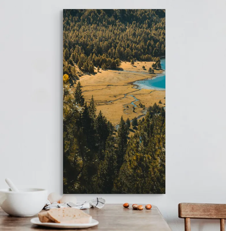 Tablou Canvas, "Pădurea tăcută lângă lac albastru", Pădure, Lac, Toamnă, Munți, Peisaj, Apă, Natură, Culori, Râu, Lumină, 50 x 90 cm – poza 3