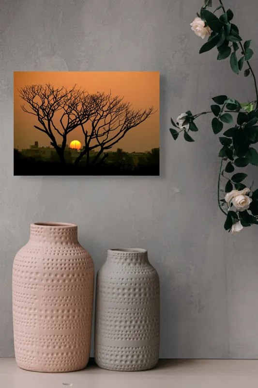 Tablou Canvas, "Apus de soare prin crengile copacilor", Trunchi, Crepuscul, Siluetă, Clădiri, Sferă, Cer, Portocaliu, Ramuri, Orizont, Contrast, 54 x 39 cm – poza 8