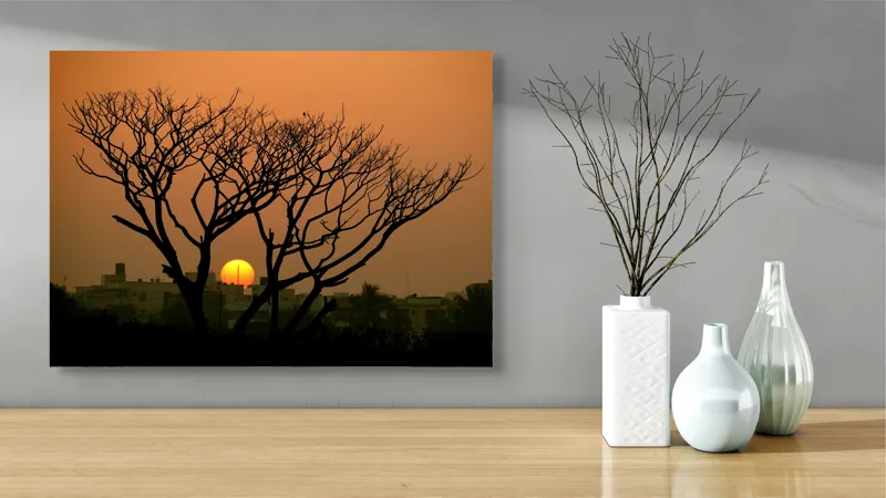 Tablou Canvas, "Apus de soare prin crengile copacilor", Trunchi, Crepuscul, Siluetă, Clădiri, Sferă, Cer, Portocaliu, Ramuri, Orizont, Contrast, 70 x 50 cm – poza 3