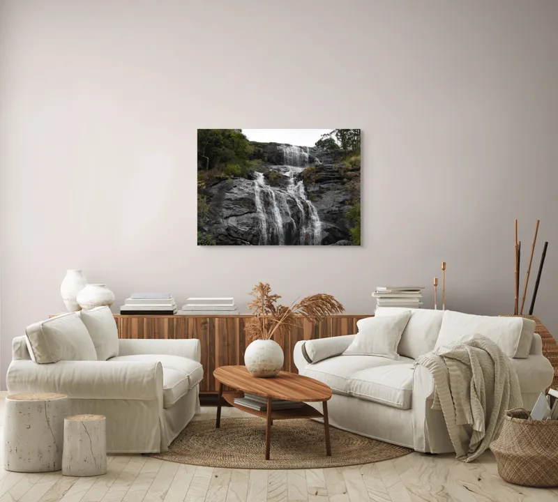 Tablou Canvas, "Căderea apei pe stânci negre", Cascadă, Stânci, Apă, Vegetație, Natură, Pădure, Flux, Roci, Peisaj, Verdeață, 100 x 70 cm – poza 3