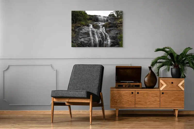 Tablou Canvas, "Căderea apei pe stânci negre", Cascadă, Stânci, Apă, Vegetație, Natură, Pădure, Flux, Roci, Peisaj, Verdeață, 100 x 70 cm – poza 8