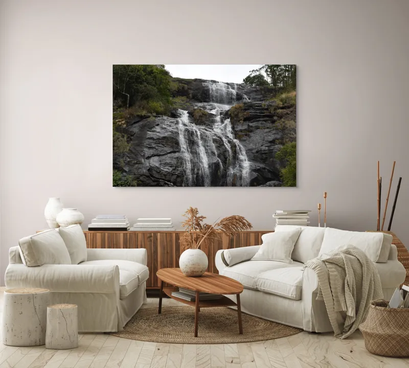 Tablou Canvas, "Căderea apei pe stânci negre", Cascadă, Stânci, Apă, Vegetație, Natură, Pădure, Flux, Roci, Peisaj, Verdeață, 150 x 100 cm – poza 3