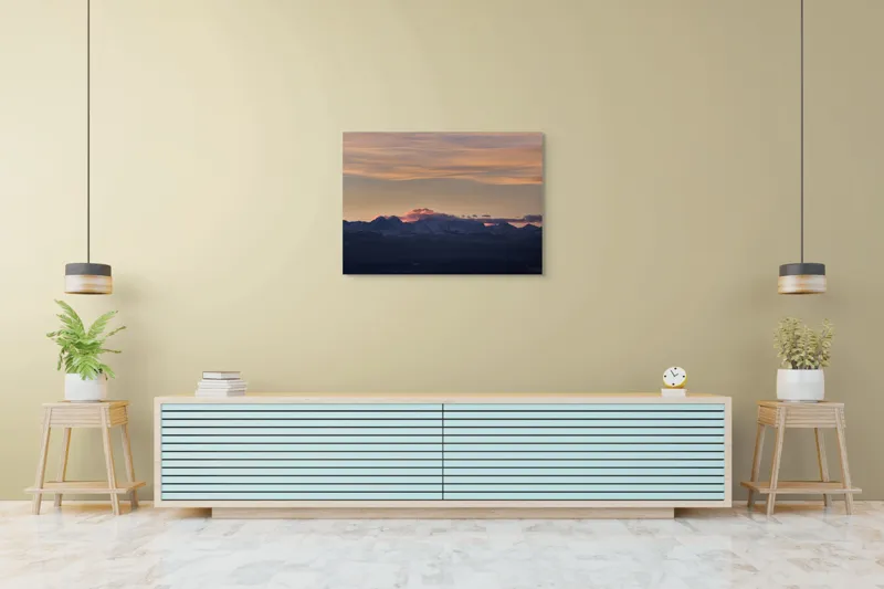 Tablou Canvas, "Apus de soare peste munți înzăpeziți", Nor, Munte, Amurg, Cer, Siluetă, Culoare, Lumină, Peisaj, Liniște, Întuneric, 100 x 70 cm – poza 4