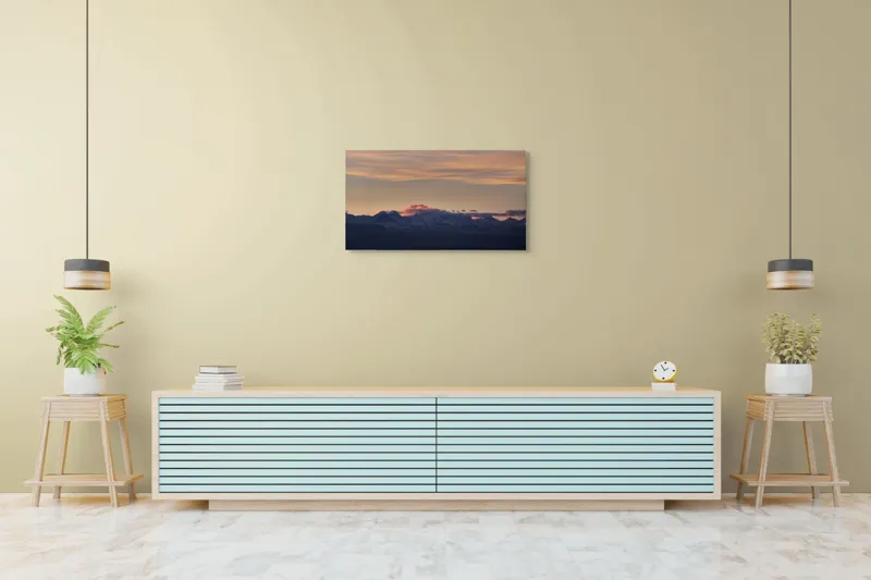 Tablou Canvas, "Apus de soare peste munți înzăpeziți", Nor, Munte, Amurg, Cer, Siluetă, Culoare, Lumină, Peisaj, Liniște, Întuneric, 90 x 50 cm – poza 5
