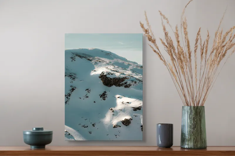 Tablou Canvas, "Umbre pe crestele înzăpezite ale muntelui", Zăpadă, Vârfuri, Stânci, Umbre, Serpentine, Contrast, Înghețat, Alpin, Natură, Întinderi., 39 x 54 cm – poza 3