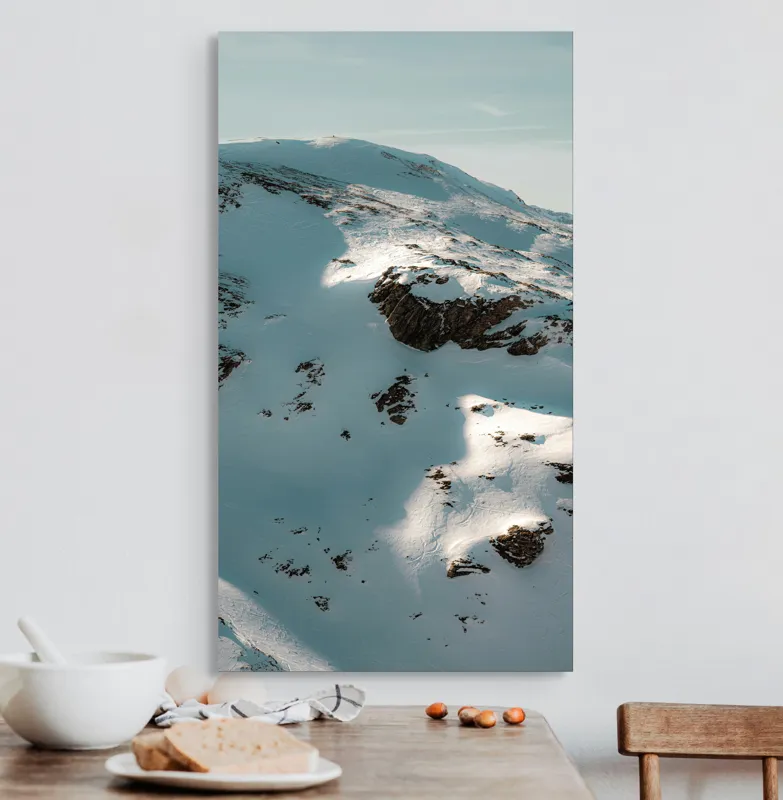 Tablou Canvas, "Umbre pe crestele înzăpezite ale muntelui", Zăpadă, Vârfuri, Stânci, Umbre, Serpentine, Contrast, Înghețat, Alpin, Natură, Întinderi., 50 x 90 cm – poza 3