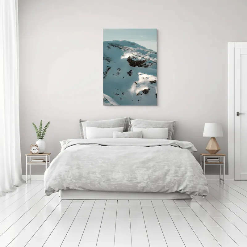 Tablou Canvas, "Umbre pe crestele înzăpezite ale muntelui", Zăpadă, Vârfuri, Stânci, Umbre, Serpentine, Contrast, Înghețat, Alpin, Natură, Întinderi., 70 x 100 cm – poza 3