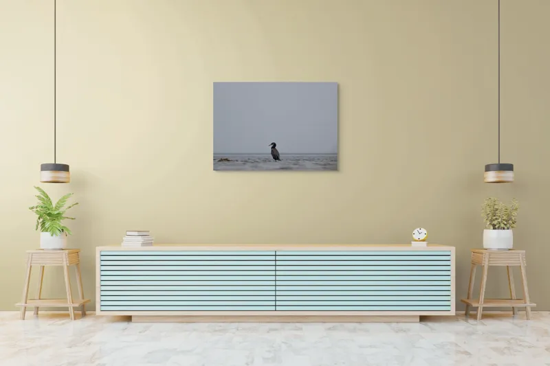 Tablou Canvas, "Cormoran solitar pe valuri liniștite", Pasăre, Apă, Singurătate, Cer Cenușiu, Mal Distant, Liniște, Natură., 100 x 70 cm – poza 4