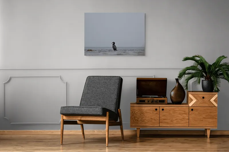 Tablou Canvas, "Cormoran solitar pe valuri liniștite", Pasăre, Apă, Singurătate, Cer Cenușiu, Mal Distant, Liniște, Natură., 100 x 70 cm – poza 8