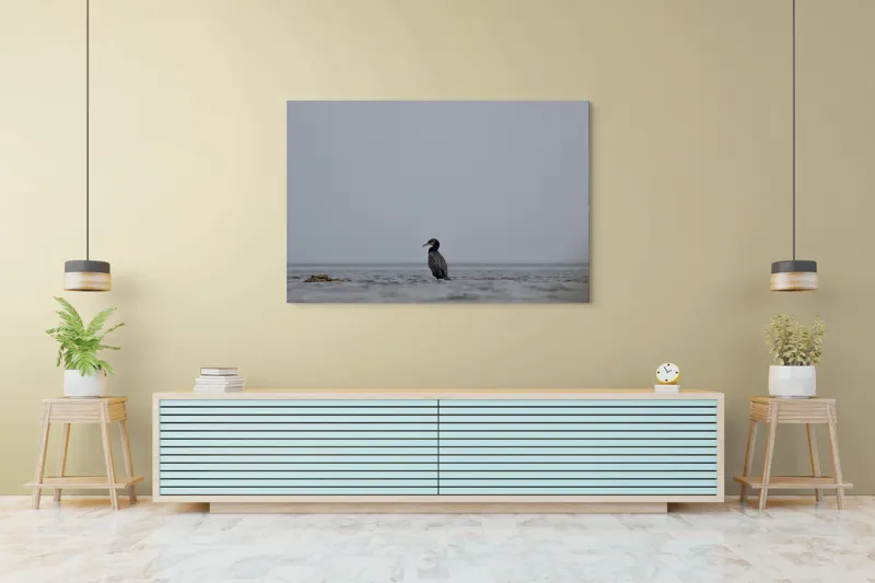 Tablou Canvas, "Cormoran solitar pe valuri liniștite", Pasăre, Apă, Singurătate, Cer Cenușiu, Mal Distant, Liniște, Natură., 150 x 100 cm – poza 6