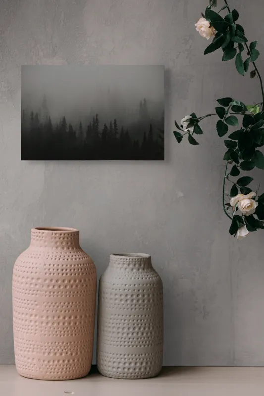 Tablou Canvas, "Ceața misterioasă din pădurea deasă", Ceață, Pădure, Mister, Întunecime, Tăcere, Natură, Enigmă, Umbre, Vârfuri, Melancolie, 39 x 26 cm – poza 4