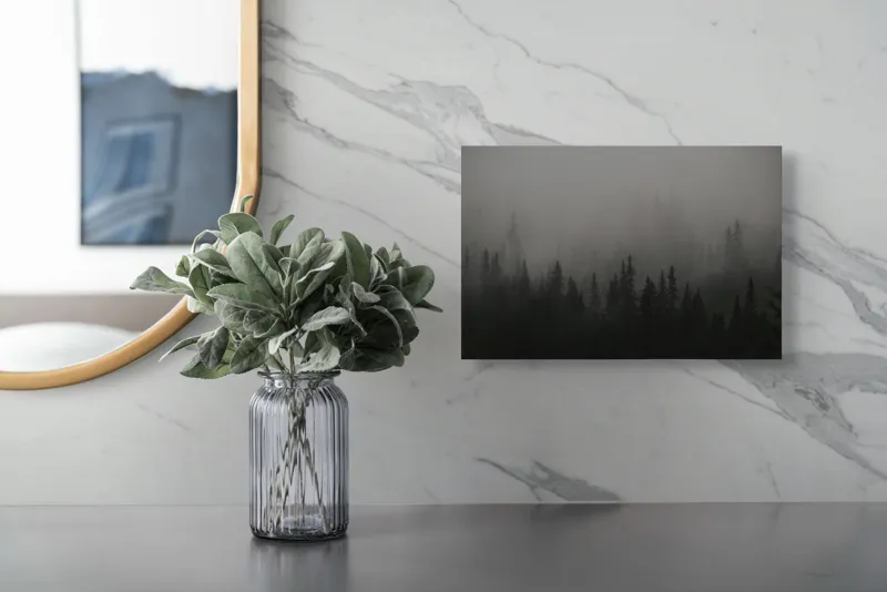 Tablou Canvas, "Ceața misterioasă din pădurea deasă", Ceață, Pădure, Mister, Întunecime, Tăcere, Natură, Enigmă, Umbre, Vârfuri, Melancolie, 39 x 26 cm – poza 5